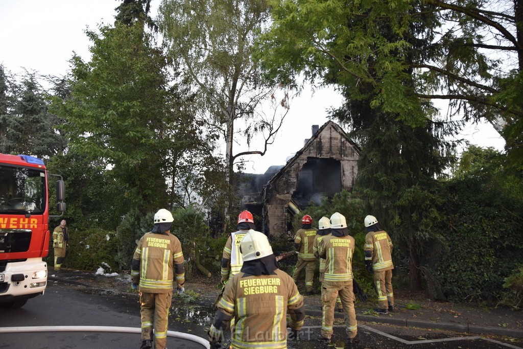 Grossfeuer Einfamilienhaus Siegburg Muehlengrabenstr P0852.JPG - Miklos Laubert